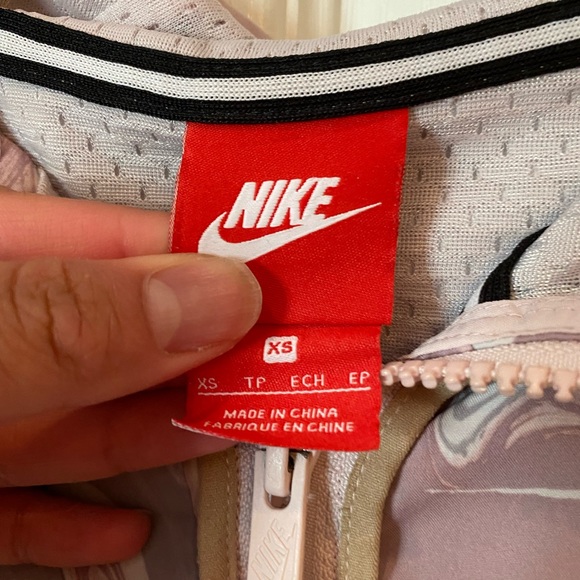 EUC Nike womens marble windbreaker - Picture 4 of 9